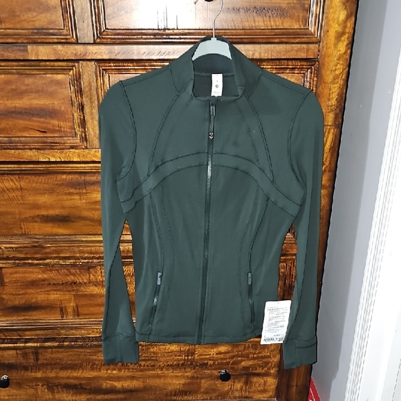 lululemon athletica Jackets & Blazers - Lululemon Define Jacket Nulu Sz 8 Rainforest Green!! Slim Fit Hip Length. NWTS!